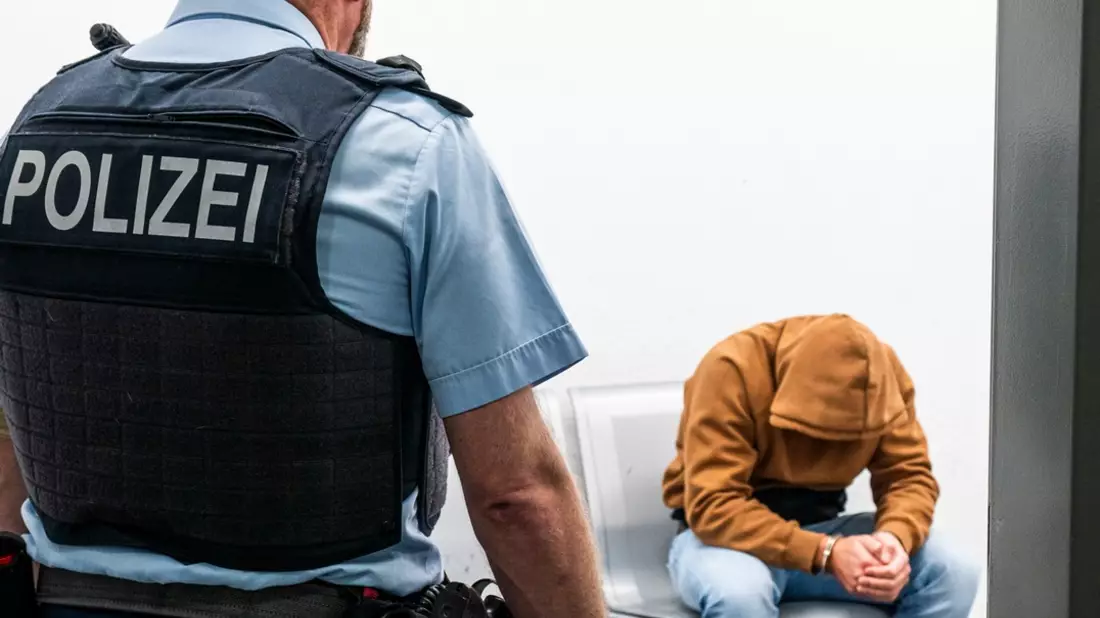 BPOL NRW: Aus britischer Haft unmittelbar ins deutsche Gefängnis - Bild: presseportal.de