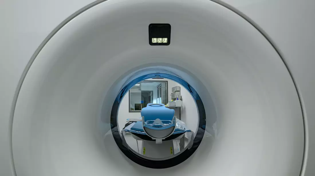 Das Bild zeigt einen Computertomographen. - Bild: Patrick Pleul/dpa