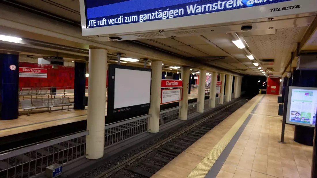 Für Millionen Arbeitnehmerinnen und Arbeitnehmer wurde es stressig - sie müssen trotzdem pünktlich am Arbeitsplatz erscheinen. - Bild: Henning Kaiser/dpa
