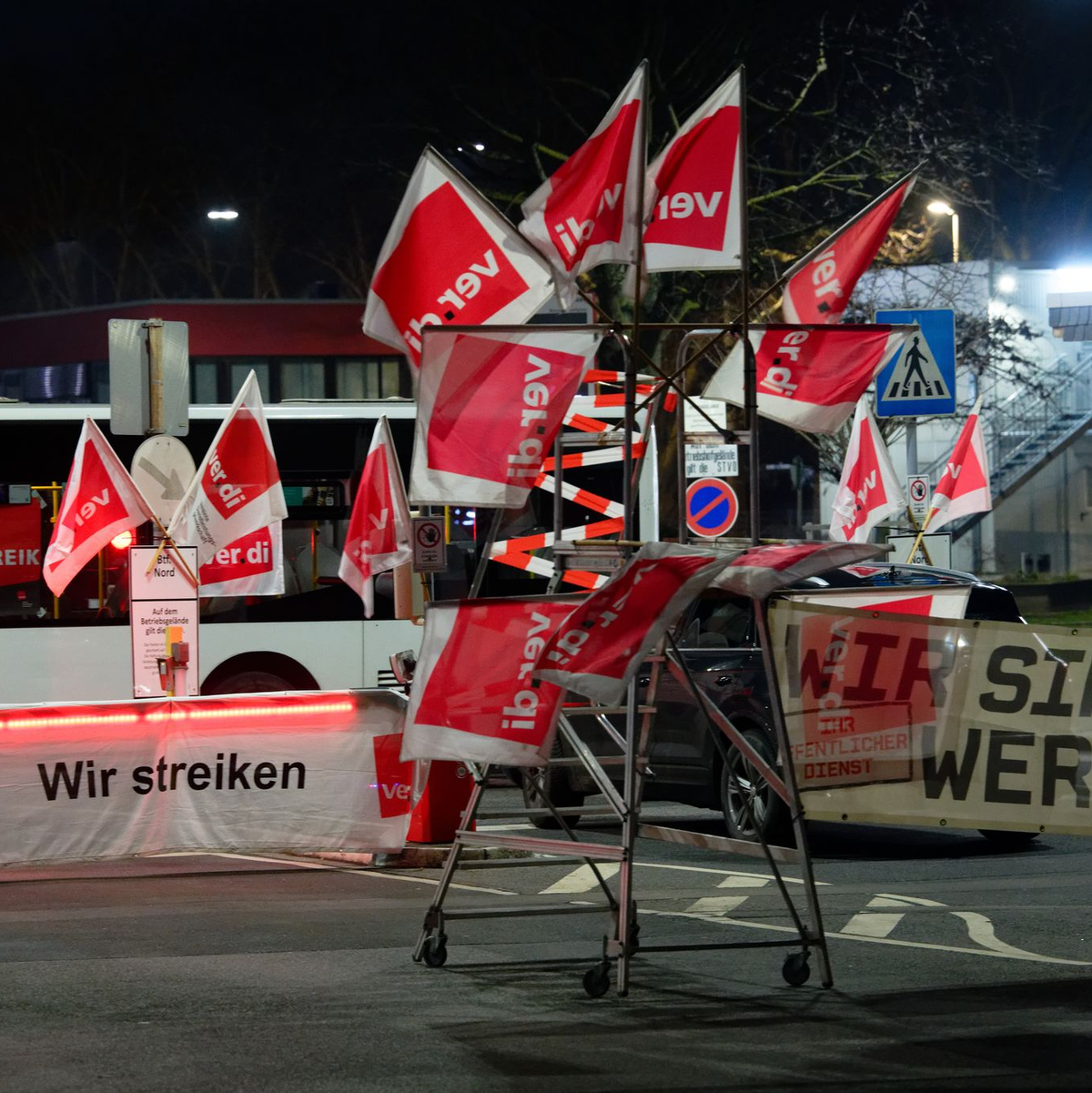 Der Warnstreik ist Teil der laufenden Tarifverhandlungen für die Beschäftigten im kommunalen Nahverkehr. - Foto: Henning Kaiser/dpa
