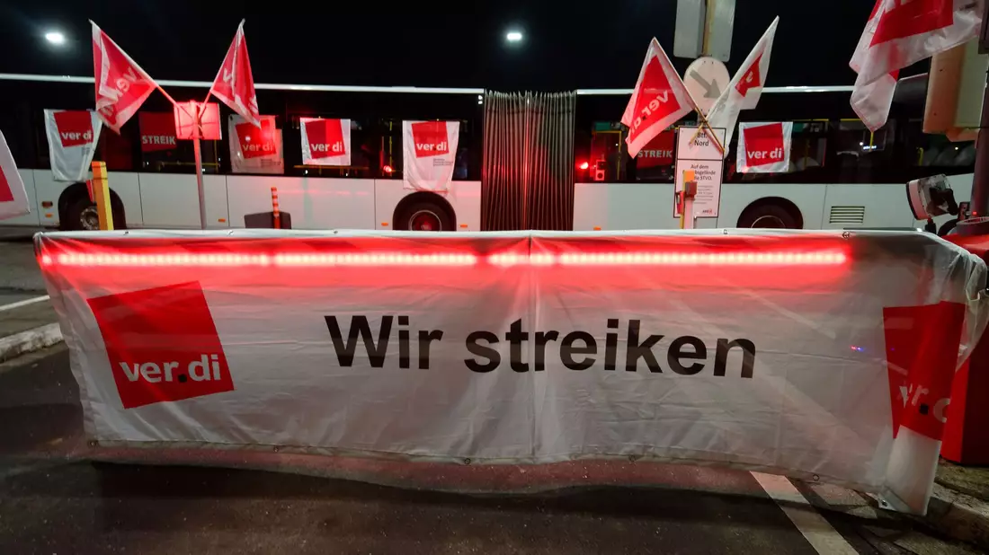 In den Tarifverhandlungen fordert Verdi insbesondere deutlich bessere Arbeitsbedingungen. - Bild: Henning Kaiser/dpa