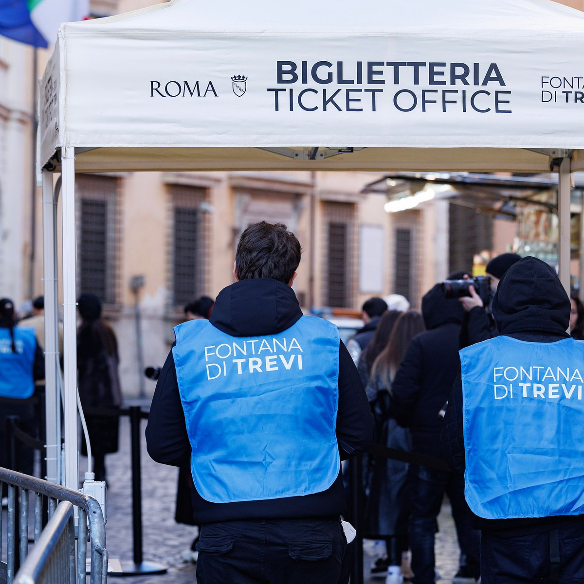 Außerdem können die Tickets vor Ort am Eingang zum Brunnen mit Kreditkarte sowie an mehreren touristischen Informationsstellen gekauft werden. Einwohner von Rom müssen nicht zahlen.  - Foto: Roberto Monaldo/LaPresse via ZUMA Press/dpa