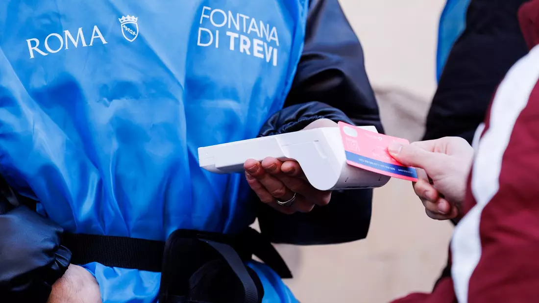 Die italienische Hauptstadt versucht mit dieser Maßnahme, die Besucherströme an einem der wichtigsten Touristenmagnete Roms besser zu kanalisieren und Gedränge zu verhindern. - Bild: Roberto Monaldo/LaPresse via ZUMA Press/dpa