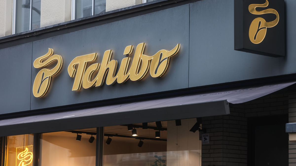 Tchibo verkauft Kaffee unter anderem in seinen Filialen. (Symbolbild) - Foto: Oliver Berg/dpa