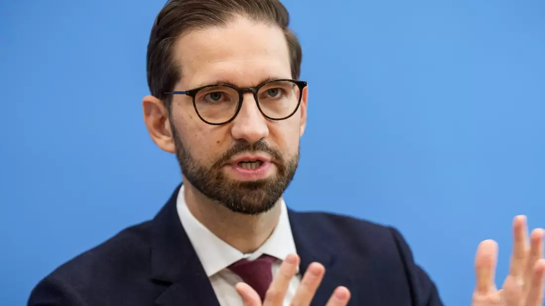Laut Regierungssprecher Steffen Meyer will die Regierung nichts an den heutigen Zahnarzt-Regeln ändern. (Archivfoto) - Bild: Michael Kappeler/dpa