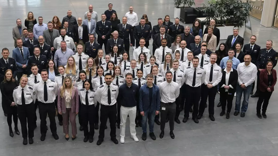 POL-OF: 51 neue Kolleginnen und Kollegen im Polizeipräsidium Südosthessen begrüßt - Bild: presseportal.de