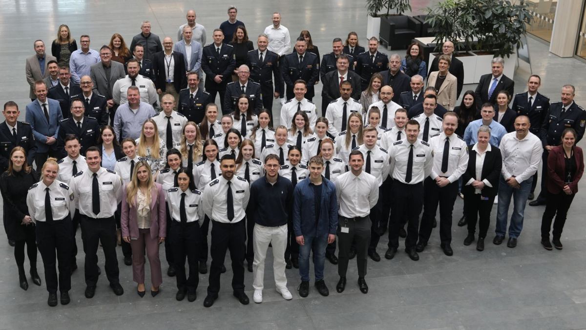 POL-OF: 51 neue Kolleginnen und Kollegen im Polizeipräsidium Südosthessen begrüßt - Foto: presseportal.de