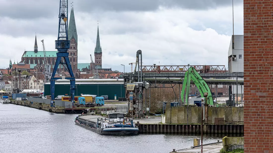 Im Zentrum der Ermittlungen steht eine Handelsfirma aus Lübeck. (Archivbild) - Bild: Markus Scholz/dpa