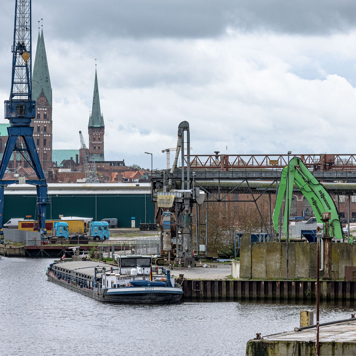 Im Zentrum der Ermittlungen steht eine Handelsfirma aus Lübeck. (Archivbild) - Foto: Markus Scholz/dpa