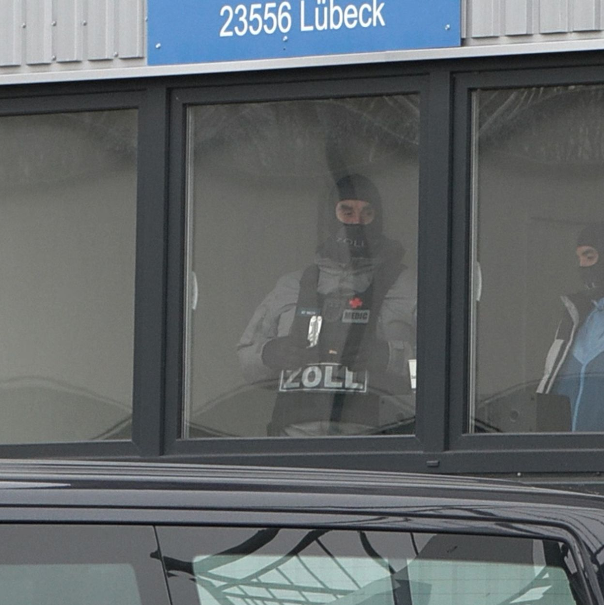 Beamte des Zollkriminalamts hatten am Morgen fünf Männer festgenommen. - Foto: News5 / Sebastian Peters/NEWS5/dpa