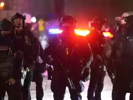 In einer ICE-Einrichtung sind Masern festgestellt worden (Archivbild). - Foto: Adam Gray/AP/dpa