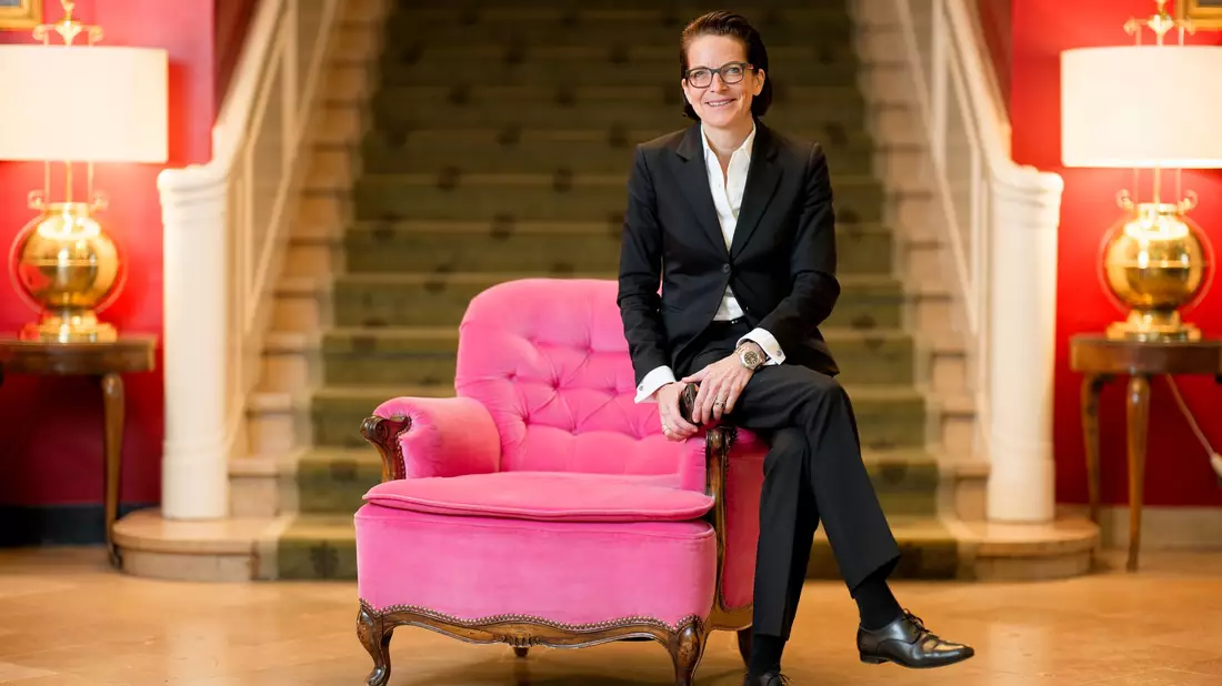 Caroline von Kretschmann, Chefin des Luxushotels «Europäischer Hof Heidelberg», geht auf Tiktok viral. - Bild: Uwe Anspach/dpa