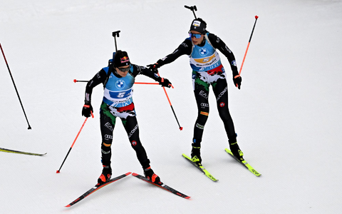 Rebecca Passler (rechts) in einem Staffelrennen mit Dorothea Wierer. (Archivbild) - Foto: Sven Hoppe/dpa
