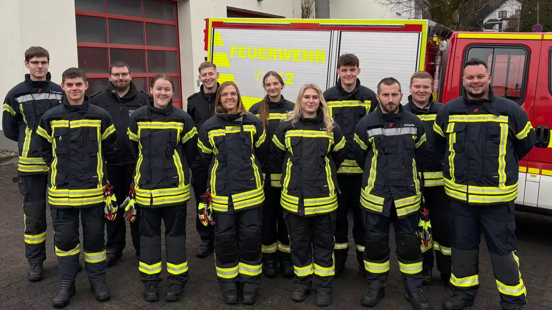 FW VG Asbach: 12 neue Feuerwehrleute starten in die Grundausbildung - Bild: presseportal.de