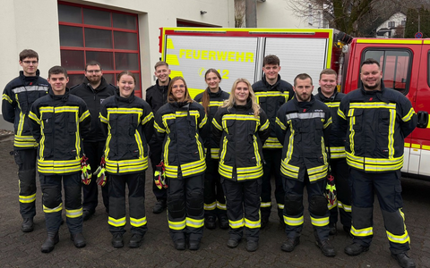 FW VG Asbach: 12 neue Feuerwehrleute starten in die Grundausbildung - Foto: presseportal.de