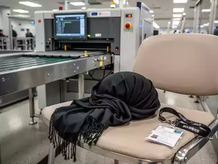 BAG-Urteil: Pauschales Kopftuchverbot am Flughafen ist Diskriminierung - Foto: über boerse-global.de