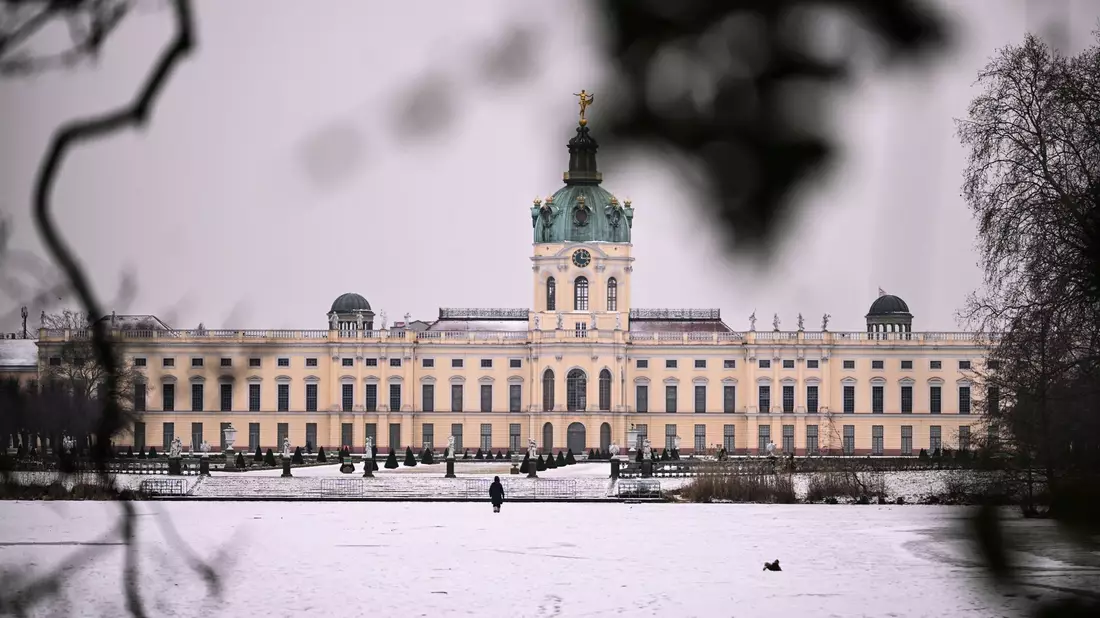 In Berlin ist es weiter frostig kalt. - Bild: Britta Pedersen/dpa