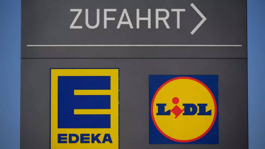 Edeka und Lidl zählen zu den größten Lebensmittelhändlern in Deutschland. - Bild: Henning Kaiser/dpa