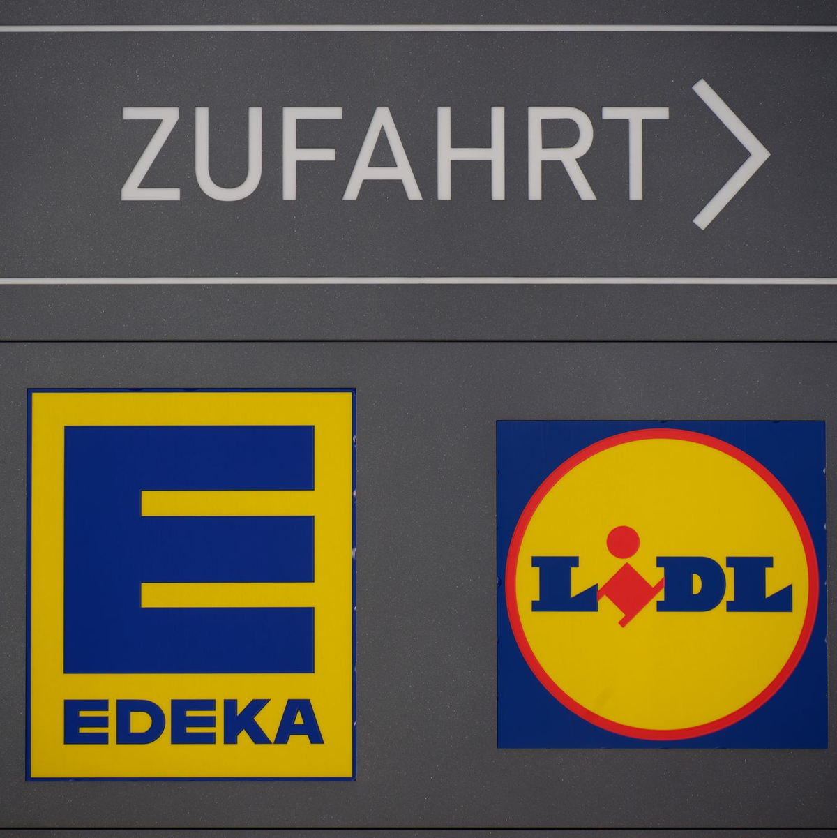 Edeka und Lidl zählen zu den größten Lebensmittelhändlern in Deutschland. - Foto: Henning Kaiser/dpa