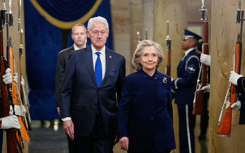 Die Anwälte der Clintons sagen, das Ehepaar sei bereit, zu einvernehmlich vereinbarten Terminen persönlich unter Eid auszusagen. (Archivbild) - Foto: Melina Mara/Pool The Washington Post/dpa