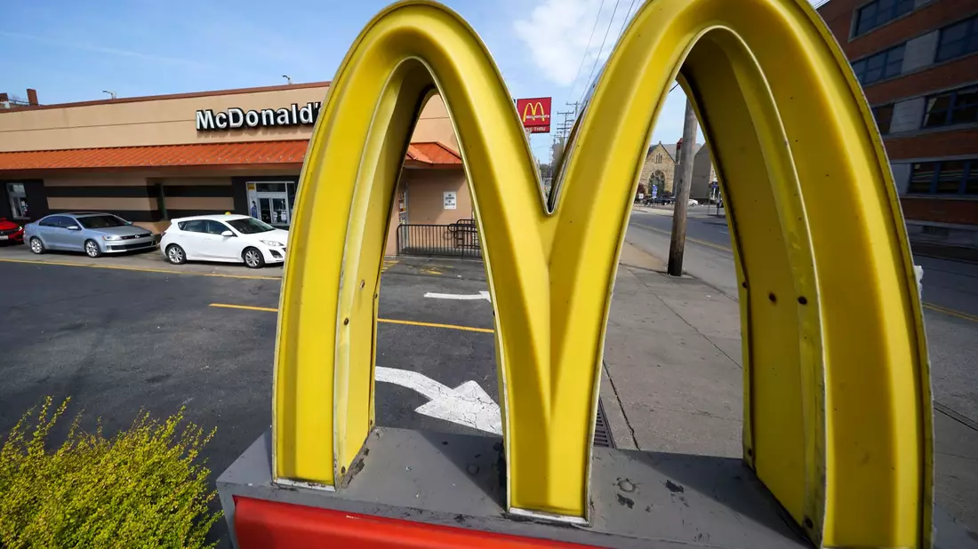Bei McDonald's in den USA soll Kaviar zu Nuggets verschenkt werden - aber nur für wenige. (Archivbild) - Bild: Gene J. Puskar/AP