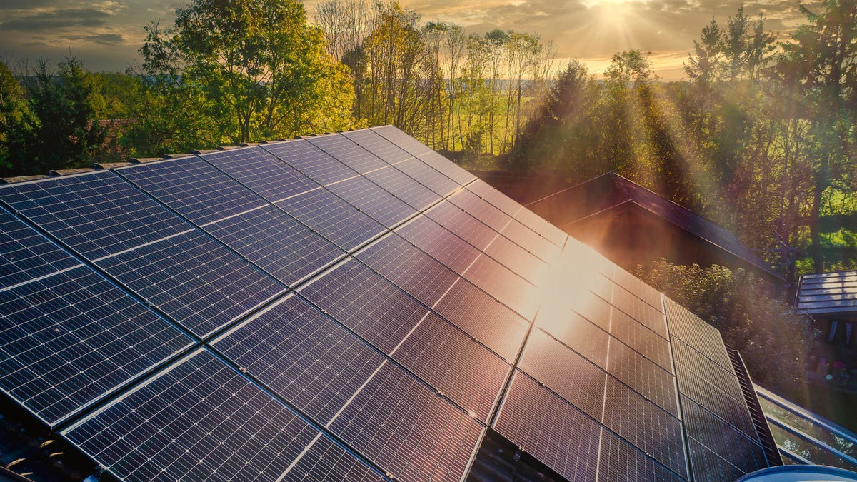 Die Energiewende braucht Photovoltaik vom Dach / Abschaffung der Einspeisevergütung könnte zu reduziertem PV-Ausbau führen - Foto: presseportal.de