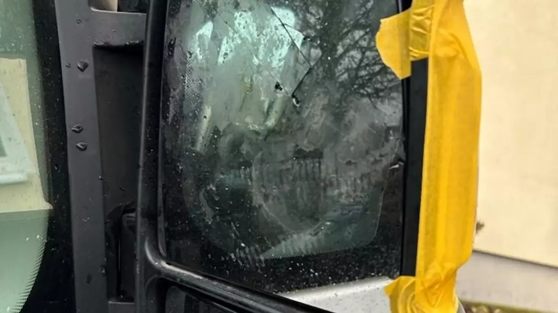 POL-PIKUS: Zu eng für zwei Transporter - Bild: presseportal.de
