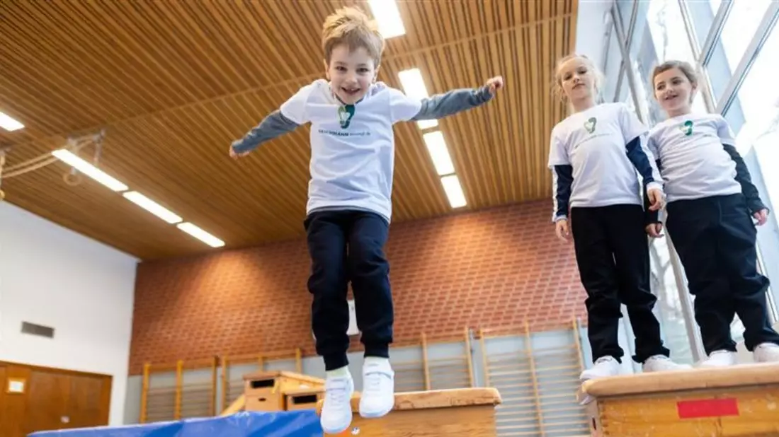 Auf die Plätze, fertig, fit: DEICHMANN sucht wieder Deutschlands fitteste Grundschule / Die bundesweite Initiative geht 2026 in die dritte Runde - Bild: presseportal.de