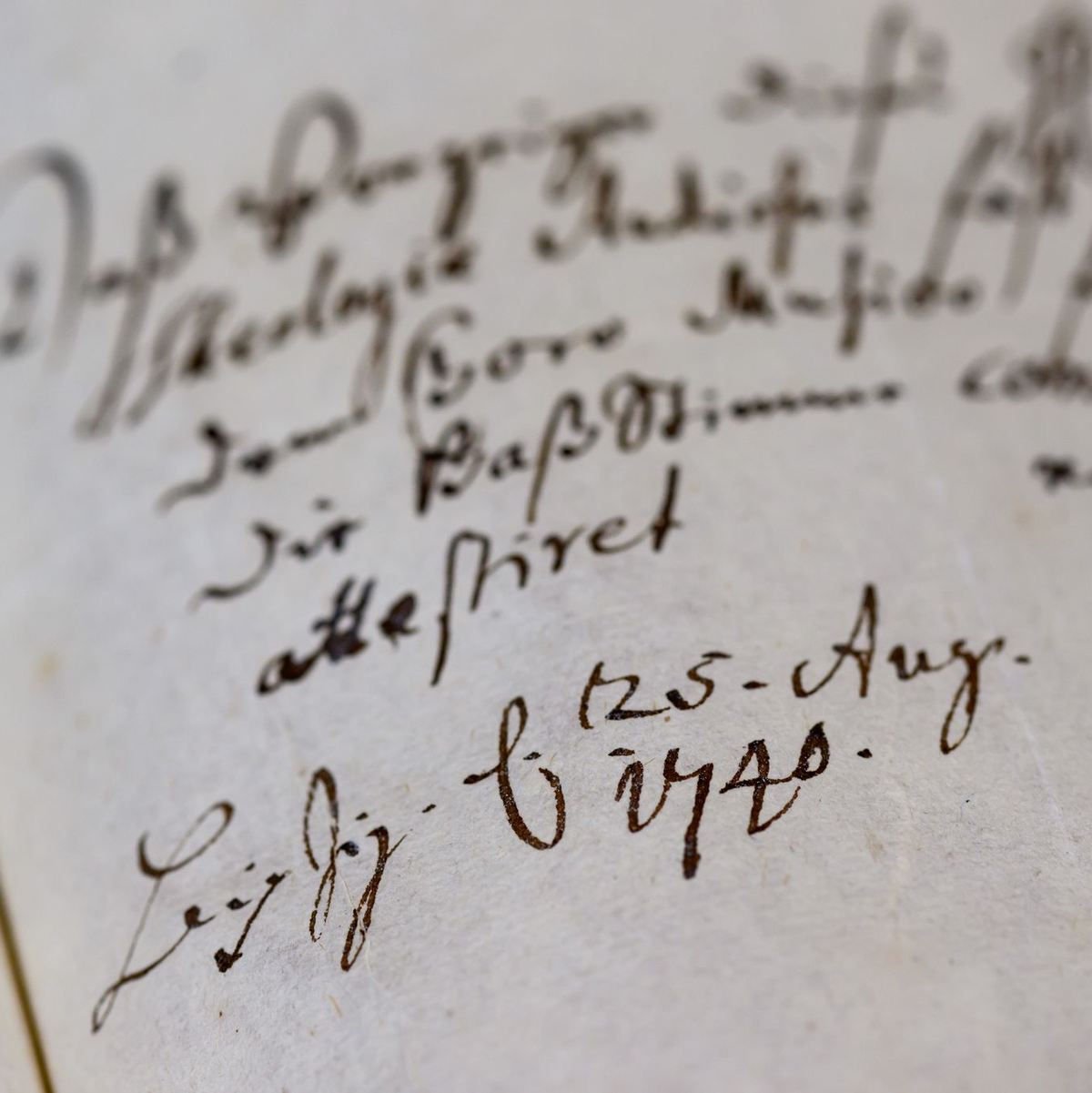 Eine der bislang unbekannten Handschriften aus dem Umfeld Johann Sebastian Bachs, entdeckt im Stadtarchiv Leipzig. - Foto: Hendrik Schmidt/dpa