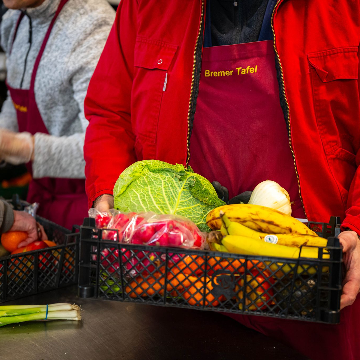 Die Tafeln in Deutschland versorgen Hunderttausende mit sehr wenig Geld. (Symbolbild) - Foto: Sina Schuldt/dpa