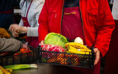 Die Tafeln in Deutschland versorgen Hunderttausende mit sehr wenig Geld. (Symbolbild) - Foto: Sina Schuldt/dpa