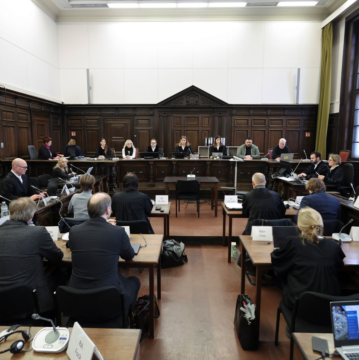 Zum sechsten Mal wird der mutmaßliche Chef der Entführer vom Gericht befragt. - Foto: Christian Charisius/dpa-Pool/dpa