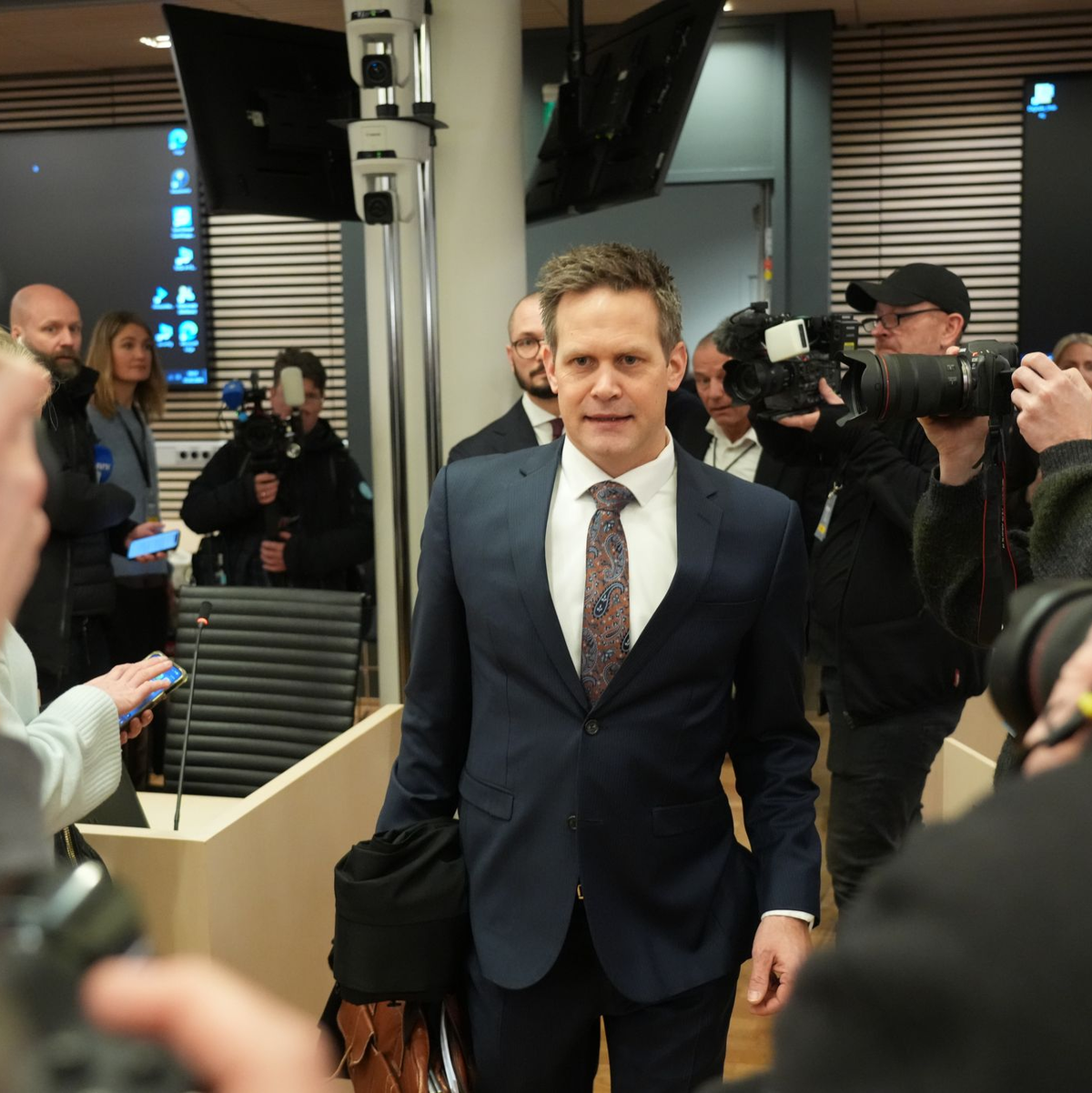 Staatsanwalt Sturla Henriksbø trifft am ersten Tag des Prozesses gegen Marius Borg Høiby im Gericht ein. - Foto: Ole Berg-Rusten/NTB/dpa
