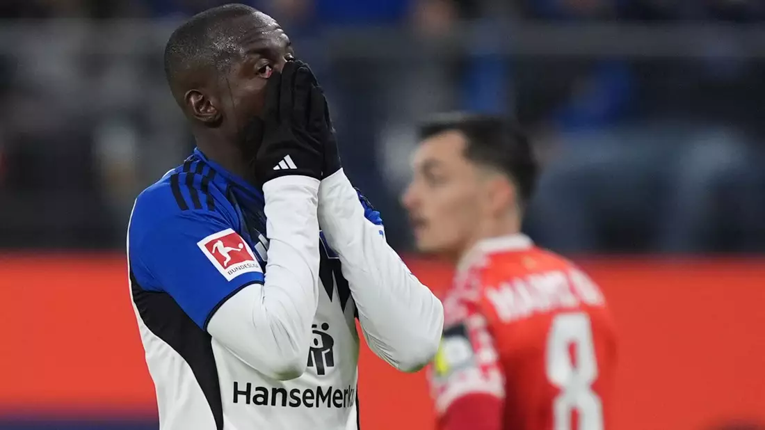 Jean-Luc Dompé vom Hamburger SV bleibt nach seiner Alkoholfahrt weiter vom Spielbetrieb suspendiert. (Archivbild) - Bild: Marcus Brandt/dpa