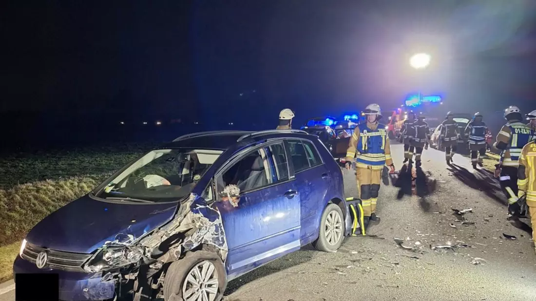 FW-Greven: Bei einem Verkehrsunfall zwischen zwei PKW wurde eine Person schwer verletzt. - Bild: presseportal.de