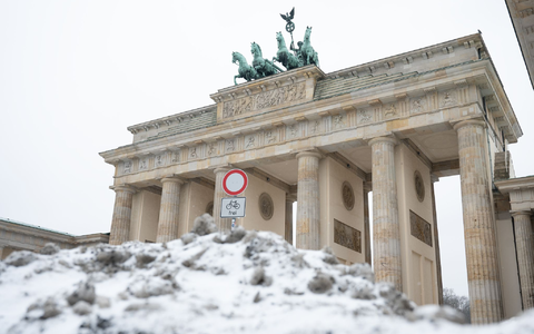 Mit Schnee und Eis hat auch die Hauptstadt zu kämpfen. - Foto: Markus Lenhardt/dpa