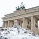 Mit Schnee und Eis hat auch die Hauptstadt zu kämpfen. - Foto: Markus Lenhardt/dpa