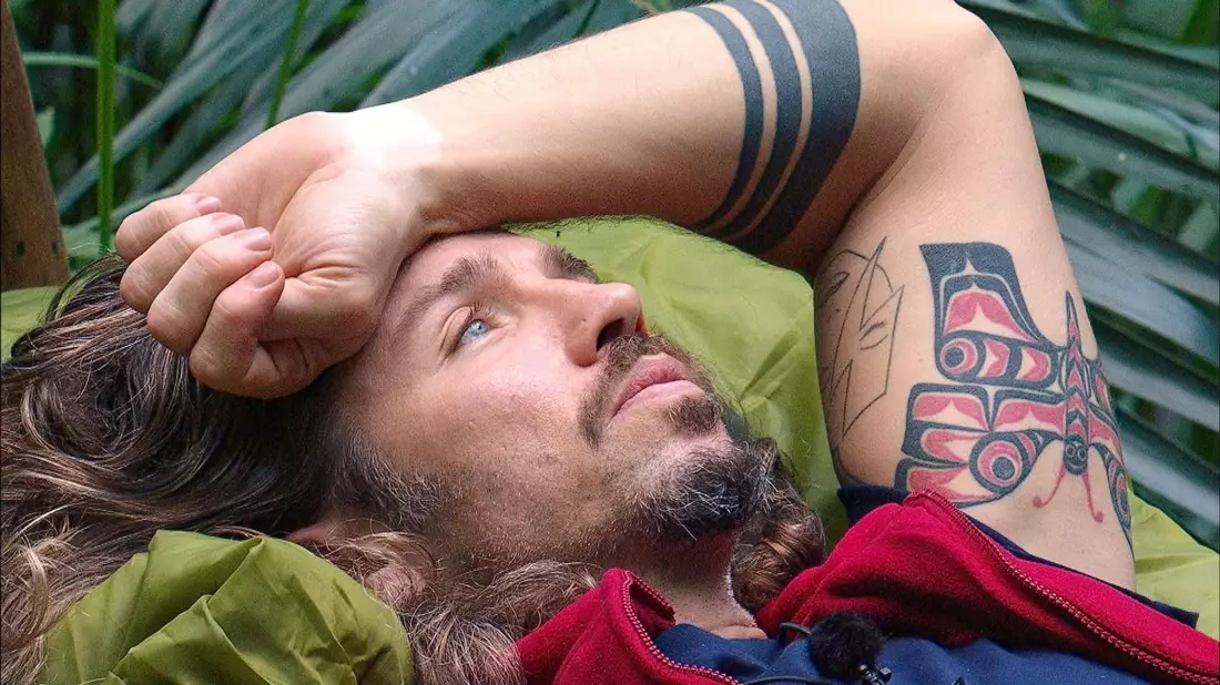 Gil Ofarim wurde im TV-Dschungel immer wieder mit dem Skandal konfrontiert. - Bild: RTL/dpa