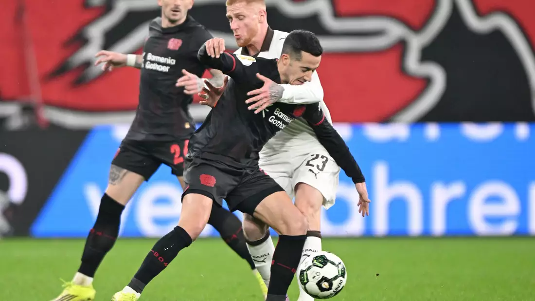 Außenseiter St. Pauli machte es Bayer Leverkusen nicht leicht.  - Bild: Federico Gambarini/dpa