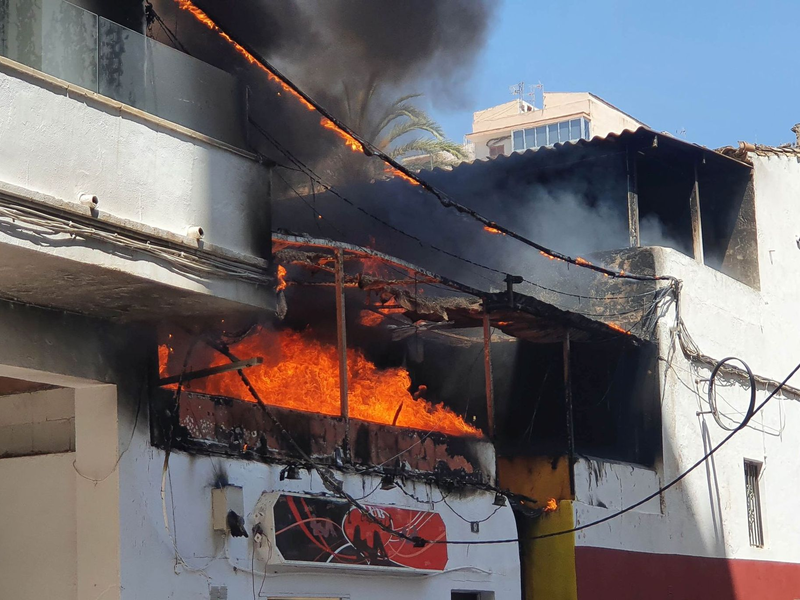 Die Justiz auf Mallorca hat gegen die sogenannten Kegelbrüder Anklage wegen vorsätzlicher Brandstiftung erhoben und sieben Jahre Haft gefordert. (Archivbild) - Foto: 5vision/dpa