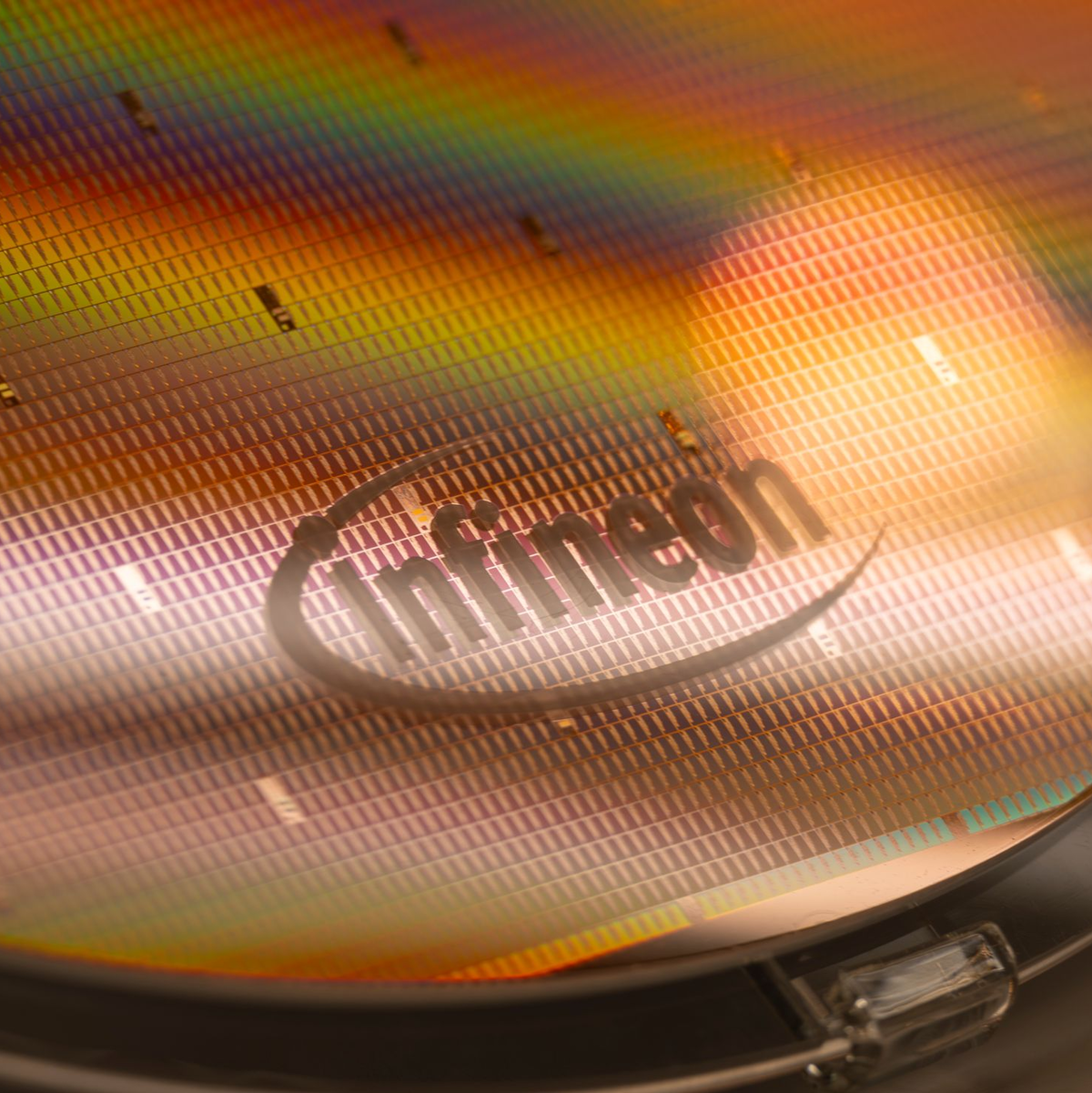 Infineon will im laufenden Jahr mehr investieren. (Archivbild) - Foto: Peter Kneffel/dpa