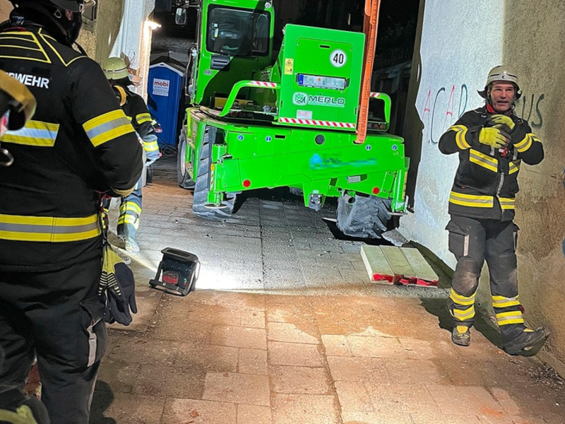 FW-M: Schweres Heben auf engem Raum (Schwanthalerhöhe) - Foto: presseportal.de