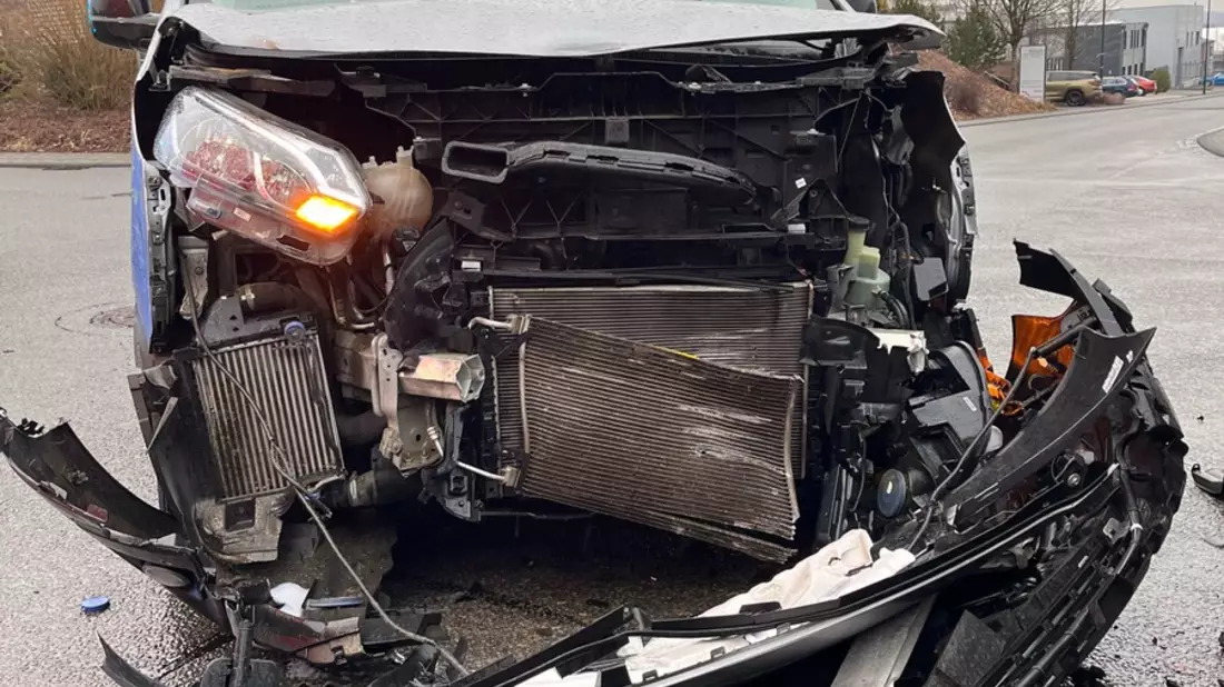 POL-GM: Verkehrsunfall im Kreuzungsbereich - Bild: presseportal.de