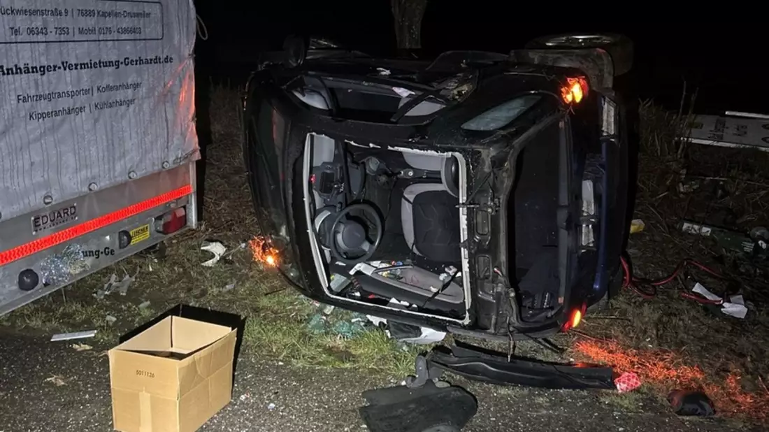 POL-PDLD: Kapellen-Drusweiler/B427 - Nach Unfall durch das Dach ausgestiegen - Bild: presseportal.de