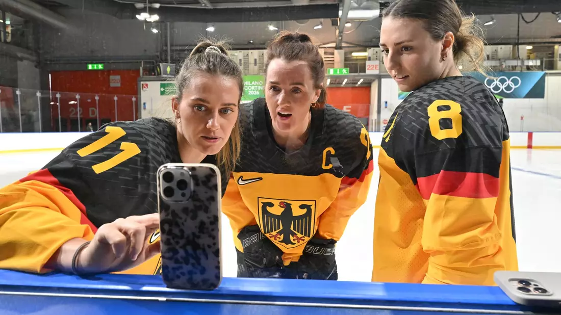 Olympia als Bühne für das Frauen-Eishockey in Deutschland. - Bild: Peter Kneffel/dpa