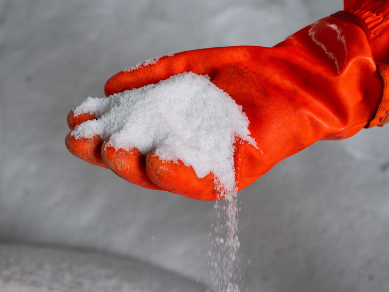 Gericht stoppt Einsatz von Streusalz in Berlin. (Symbolbild)  - Foto: Christophe Gateau/dpa