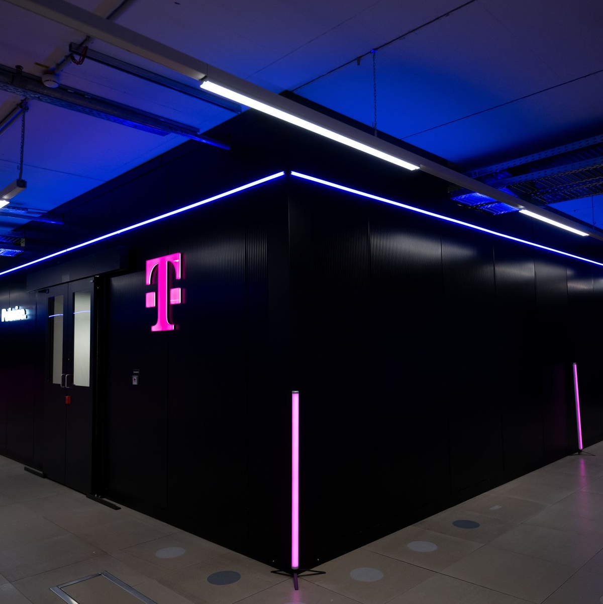 Die Telekom hat ihre KI-Fabrik in München in Betrieb genommen. - Foto: Sven Hoppe/dpa