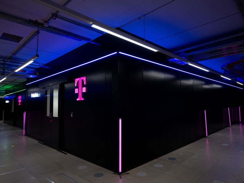 Die Telekom hat ihre KI-Fabrik in München in Betrieb genommen. - Foto: Sven Hoppe/dpa