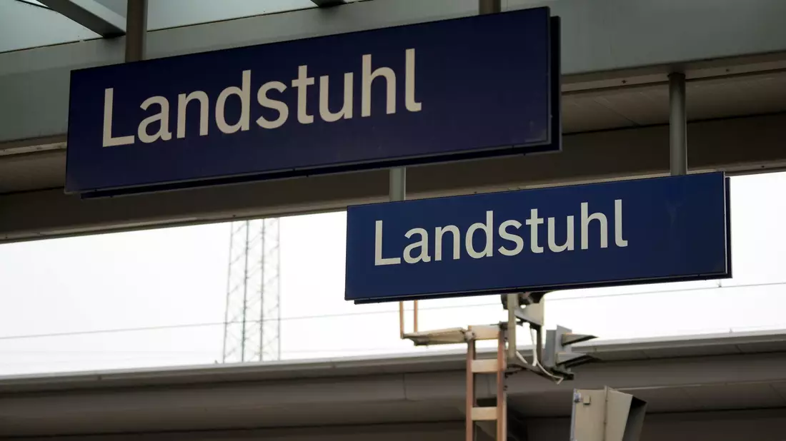 Der Angriff geschah laut Polizeiangaben, kurz nachdem dem Zug den Bahnhof Landstuhl verlassen hatte. - Bild: Patrick von Frankenberg/dpa
