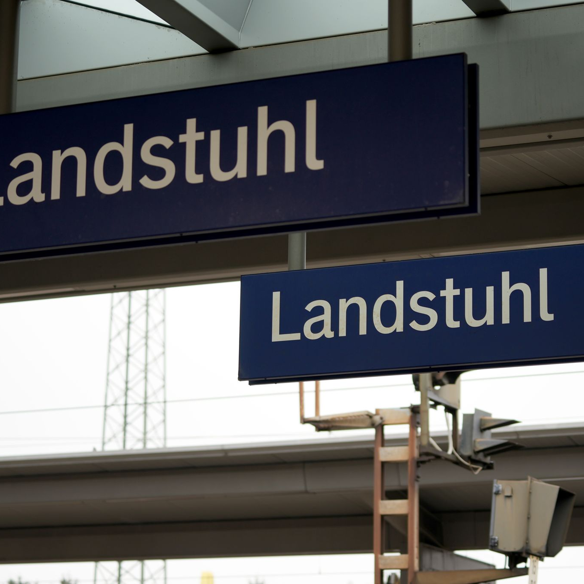 Der Angriff geschah laut Polizeiangaben, kurz nachdem dem Zug den Bahnhof Landstuhl verlassen hatte. - Foto: Patrick von Frankenberg/dpa
